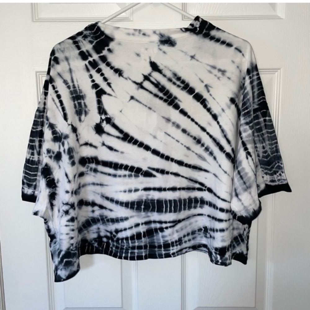 VS PINK || Like-New OSFA Cropped Tee